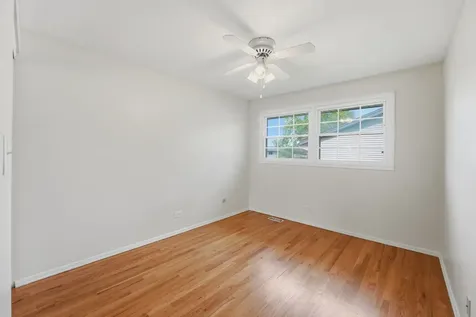 516 Janine Lane Schaumburg IL 60193