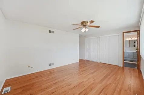 516 Janine Lane Schaumburg IL 60193