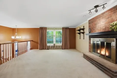 516 Janine Lane Schaumburg IL 60193