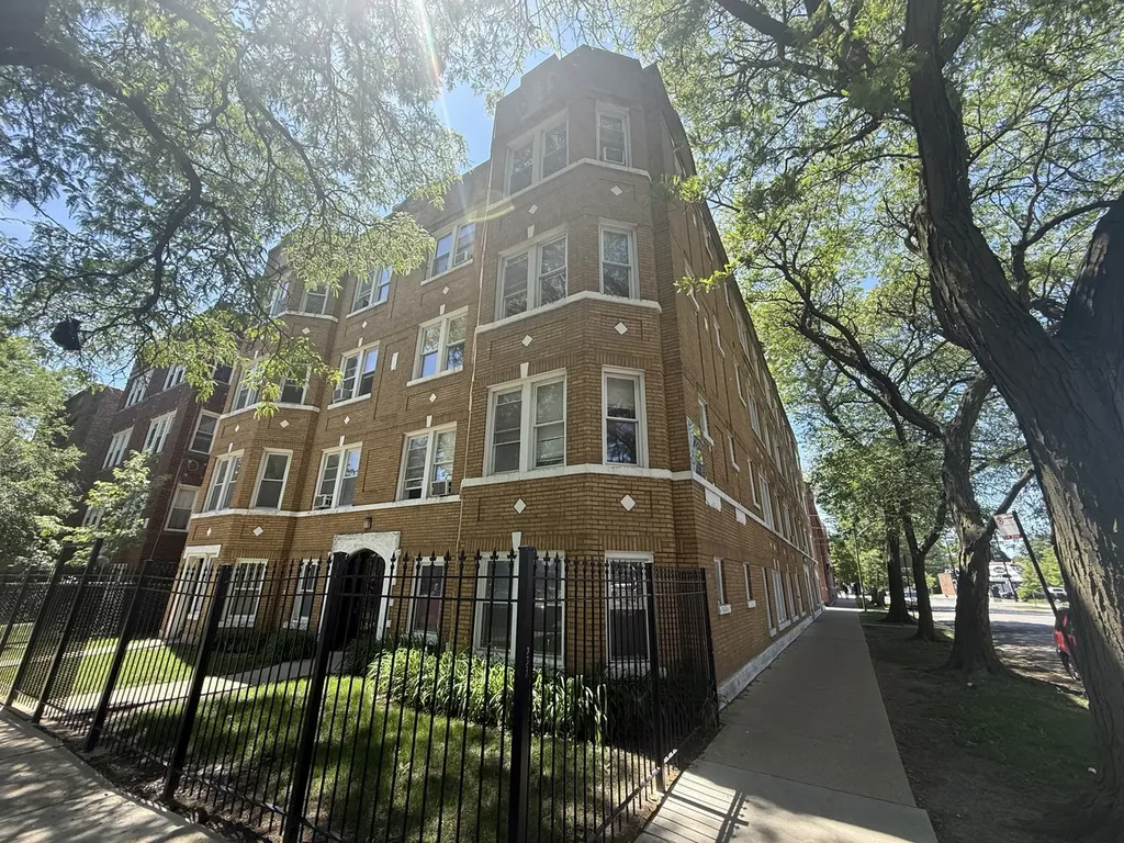 4956 North Harding Avenue Chicago IL 60625