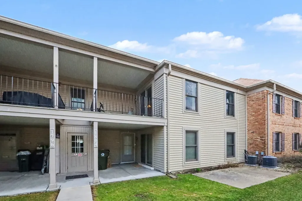 1804 Fayette Walk Street Hoffman Estates IL 60169