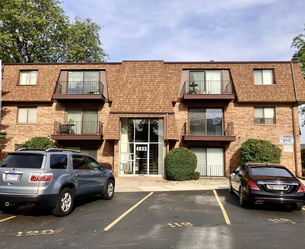 4833 West 109th Street Oak Lawn IL 60453