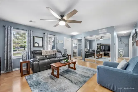 575 Rodenburg Road Roselle IL 60172
