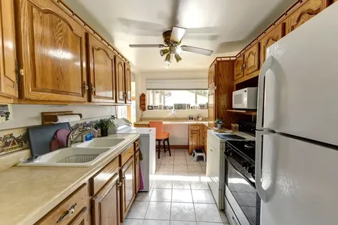 17927 Wildwood Avenue Lansing IL 60438