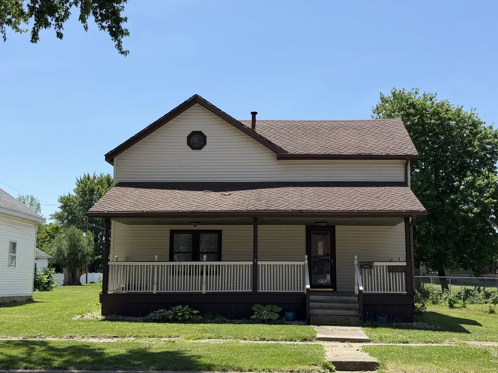 1206 East Main Street Clinton IL 61727