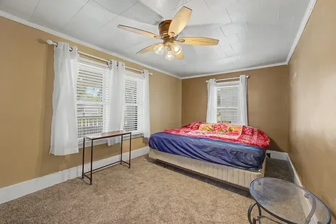 1206 East Main Street Clinton IL 61727