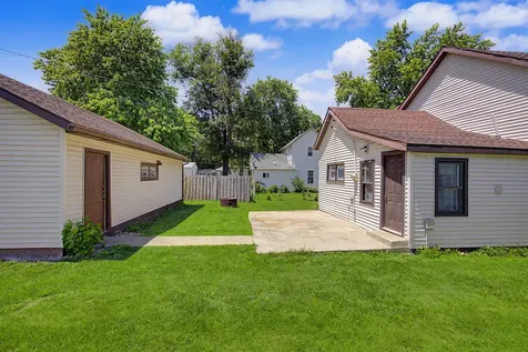 1206 East Main Street Clinton IL 61727