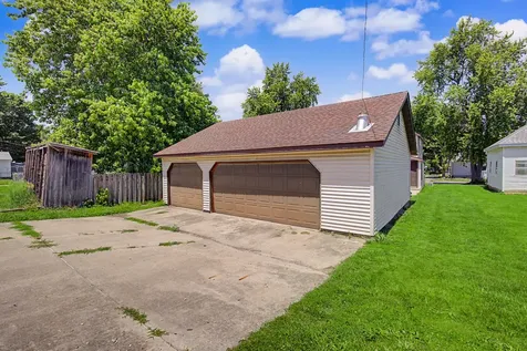 1206 East Main Street Clinton IL 61727