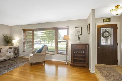 1110 East Dogwood Lane Mount Prospect IL 60056