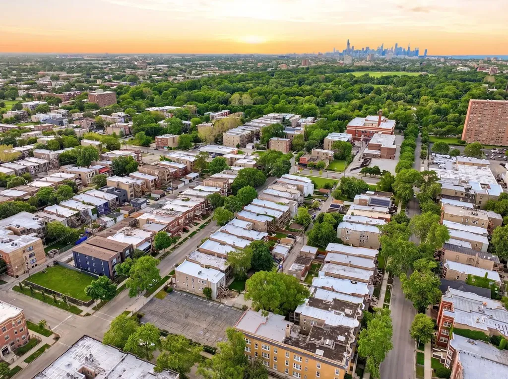 6127 South Champlain Avenue S Chicago IL 60637