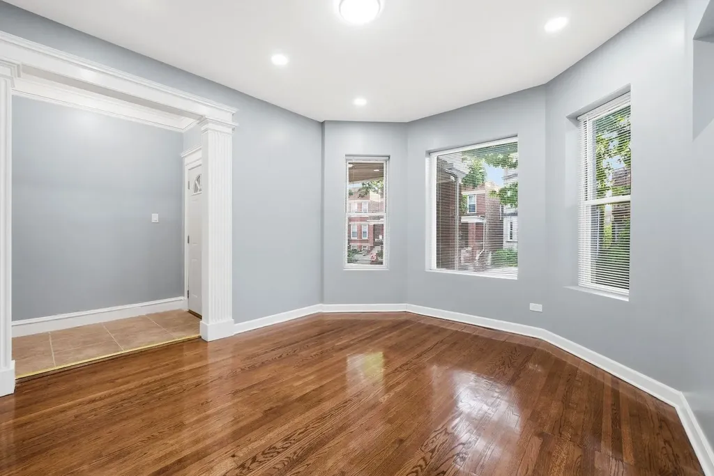 6127 South Champlain Avenue S Chicago IL 60637