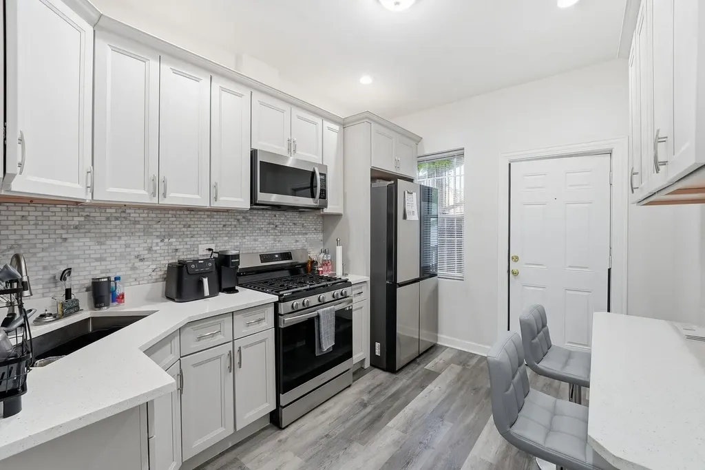 6127 South Champlain Avenue S Chicago IL 60637