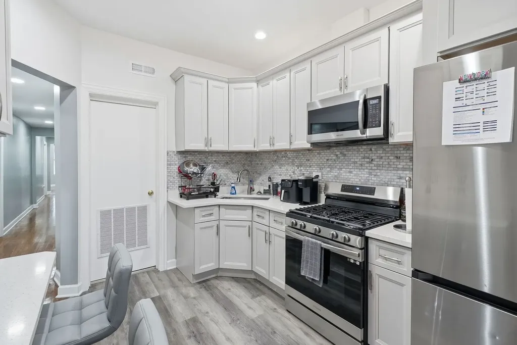 6127 South Champlain Avenue S Chicago IL 60637