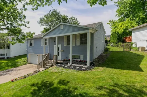 908 27TH Avenue Court East Moline IL 61244
