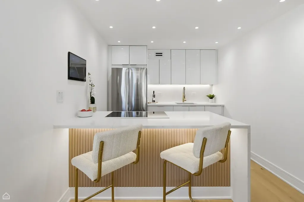 100 East Walton Street Chicago IL 60611