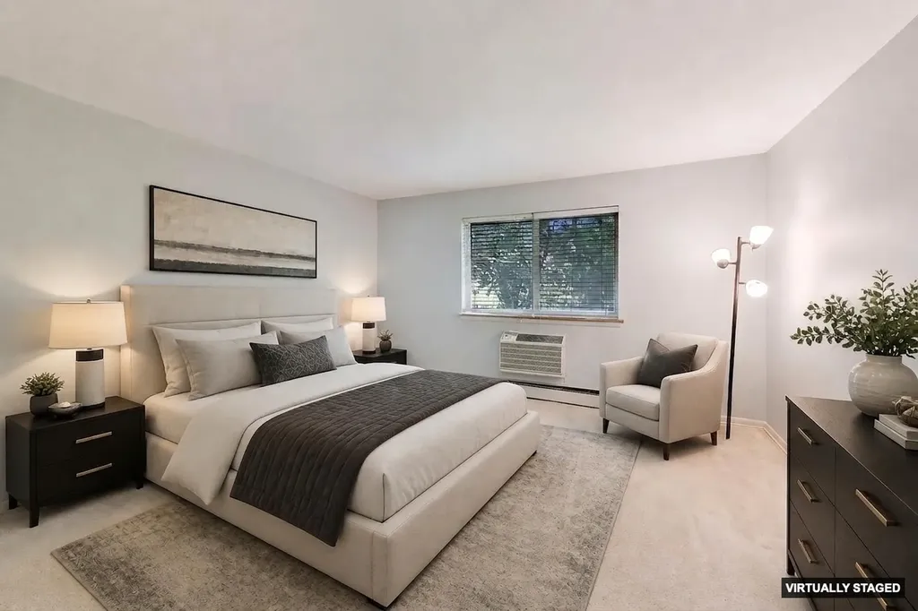 1198 Royal Glen Drive Glen Ellyn IL 60137