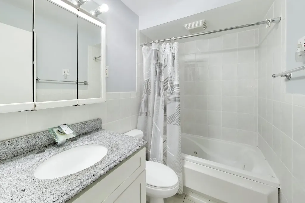 1198 Royal Glen Drive Glen Ellyn IL 60137