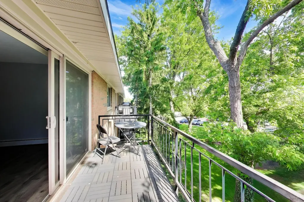1198 Royal Glen Drive Glen Ellyn IL 60137