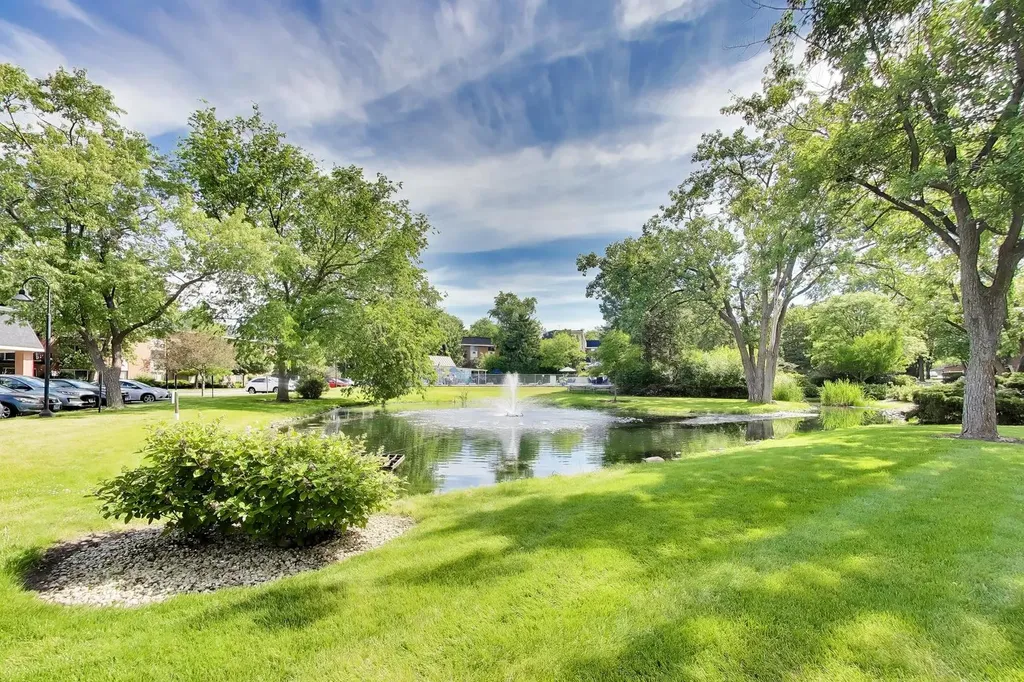 1198 Royal Glen Drive Glen Ellyn IL 60137