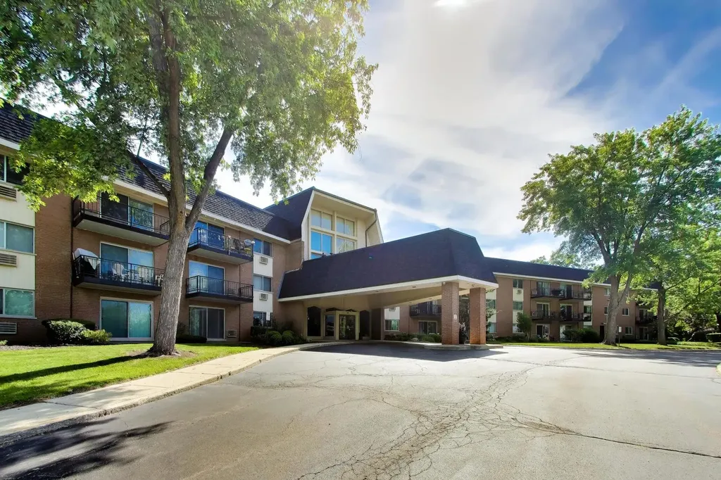 1198 Royal Glen Drive Glen Ellyn IL 60137