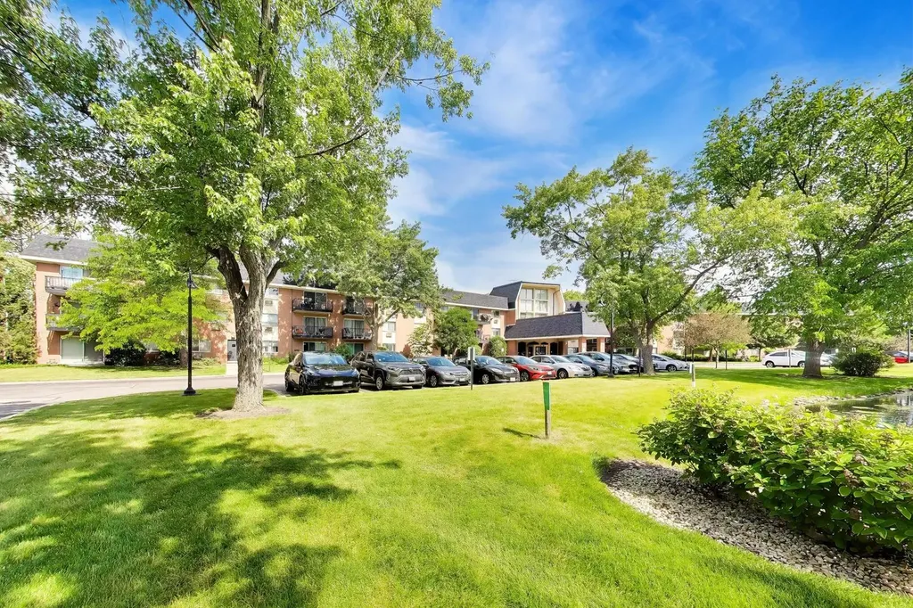 1198 Royal Glen Drive Glen Ellyn IL 60137