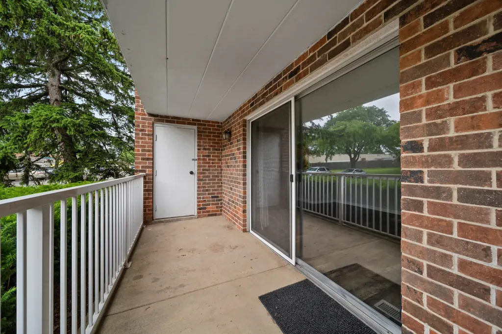 1102 Westover Lane Schaumburg IL 60193