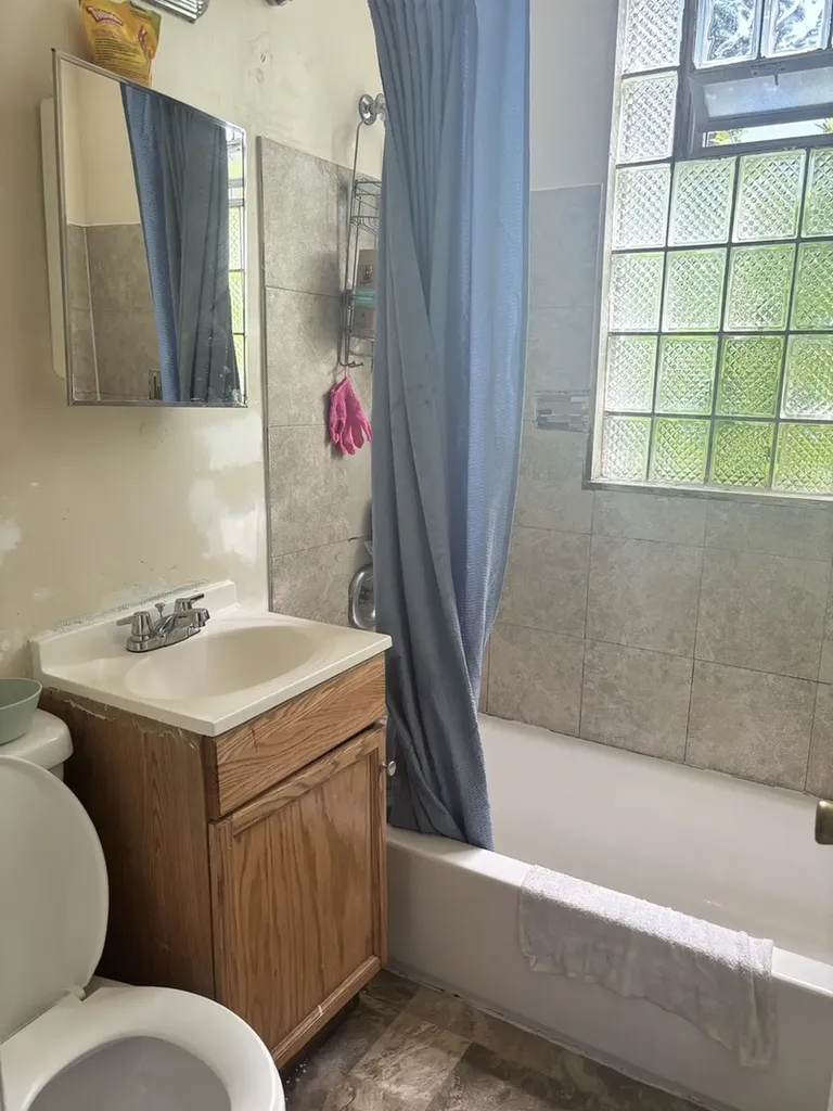 6715 South Bishop Street Chicago IL 60636