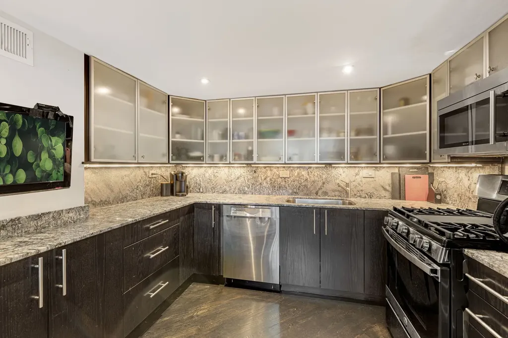 1660 North Hudson Avenue Chicago IL 60614