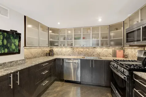 1660 North Hudson Avenue Chicago IL 60614