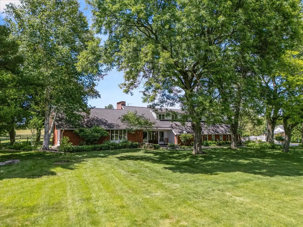 6N056 Surrey Road Wayne IL 60184