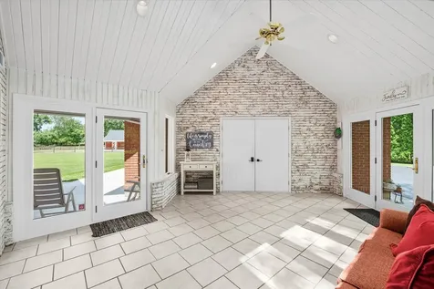 6N056 Surrey Road Wayne IL 60184