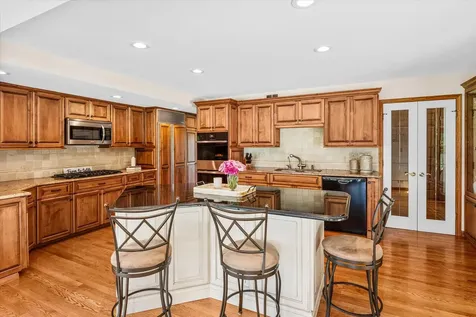 6N056 Surrey Road Wayne IL 60184
