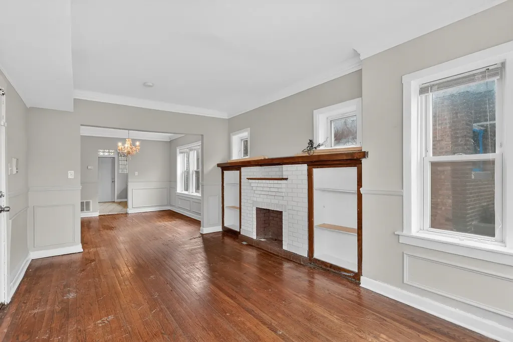 8005 South Blackstone Avenue Chicago IL 60619