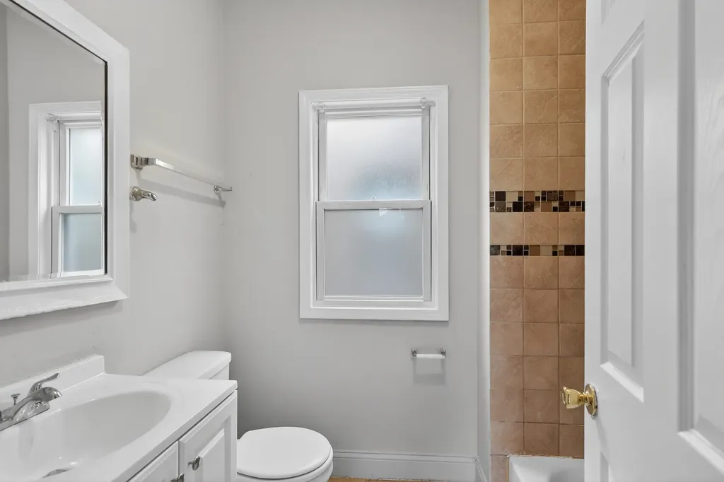 8005 South Blackstone Avenue Chicago IL 60619