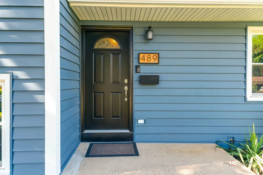 489 1ST Street Antioch IL 60002