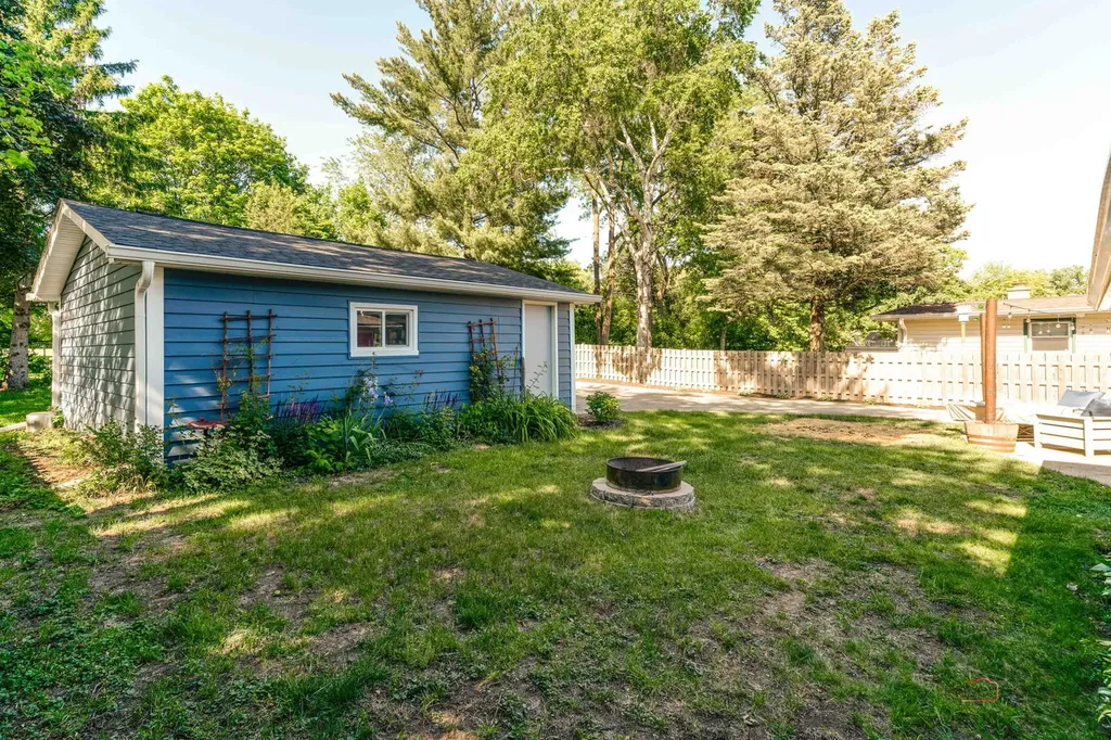 489 1ST Street Antioch IL 60002