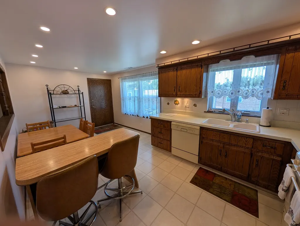 5516 West Windsor Avenue Chicago IL 60630