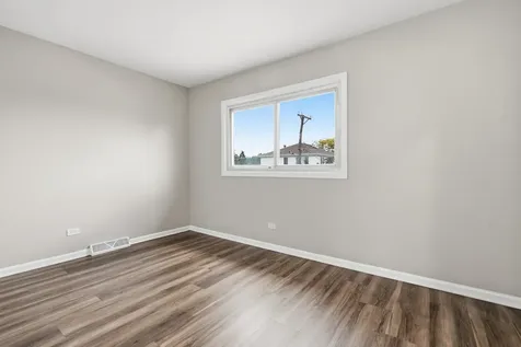 9835 Garden Court Schiller Park IL 60176