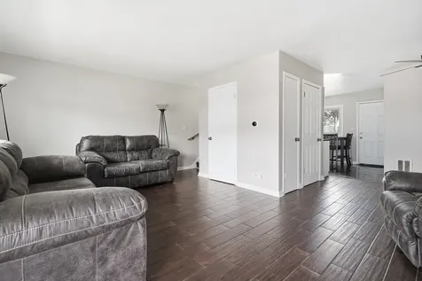 9835 Garden Court Schiller Park IL 60176