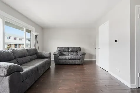 9835 Garden Court Schiller Park IL 60176