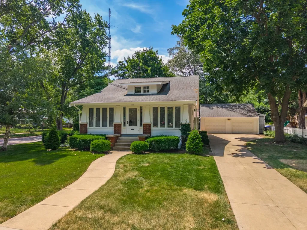 1507 East Taylor Street Bloomington IL 61701