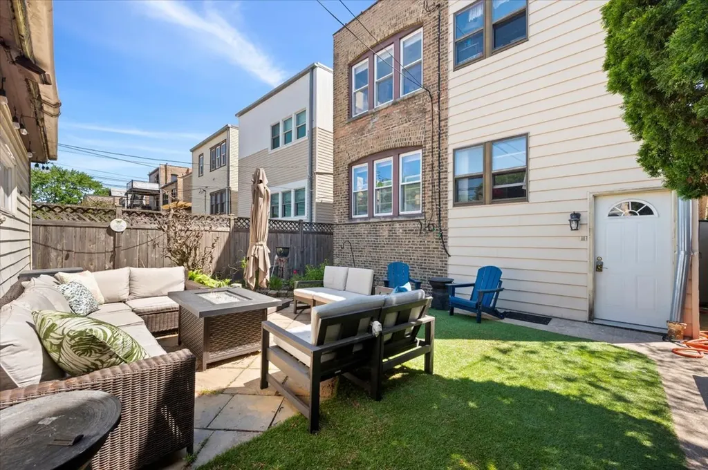 3618 North Bell Avenue Chicago IL 60618