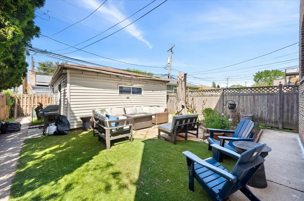 3618 North Bell Avenue Chicago IL 60618