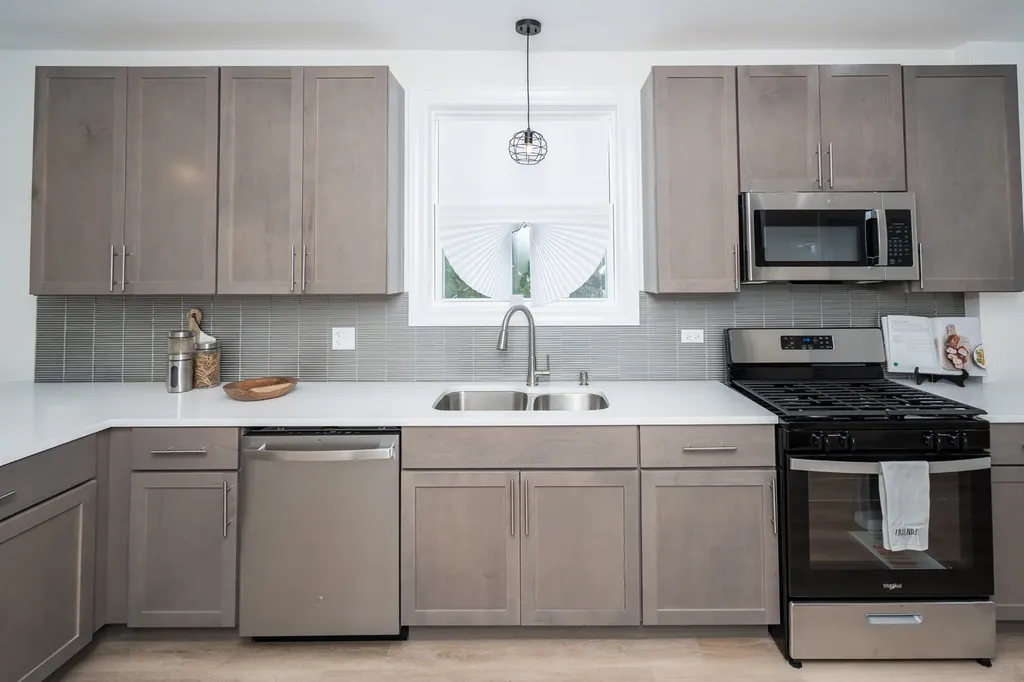 9044 South Throop Street Chicago IL 60620
