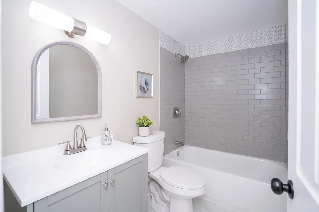 9044 South Throop Street Chicago IL 60620