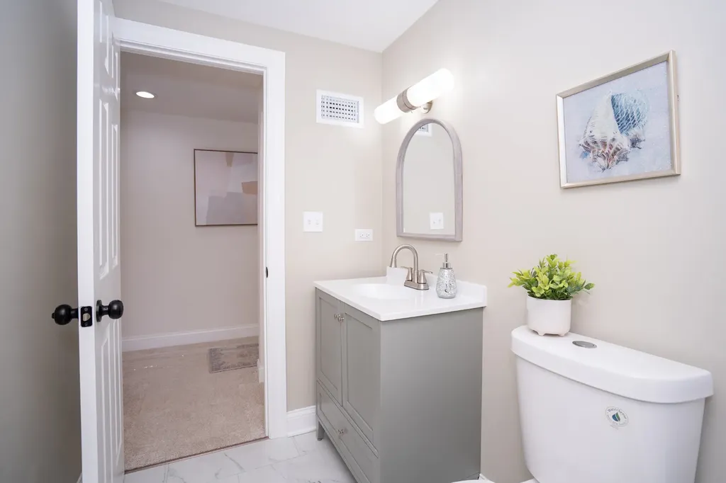 9044 South Throop Street Chicago IL 60620