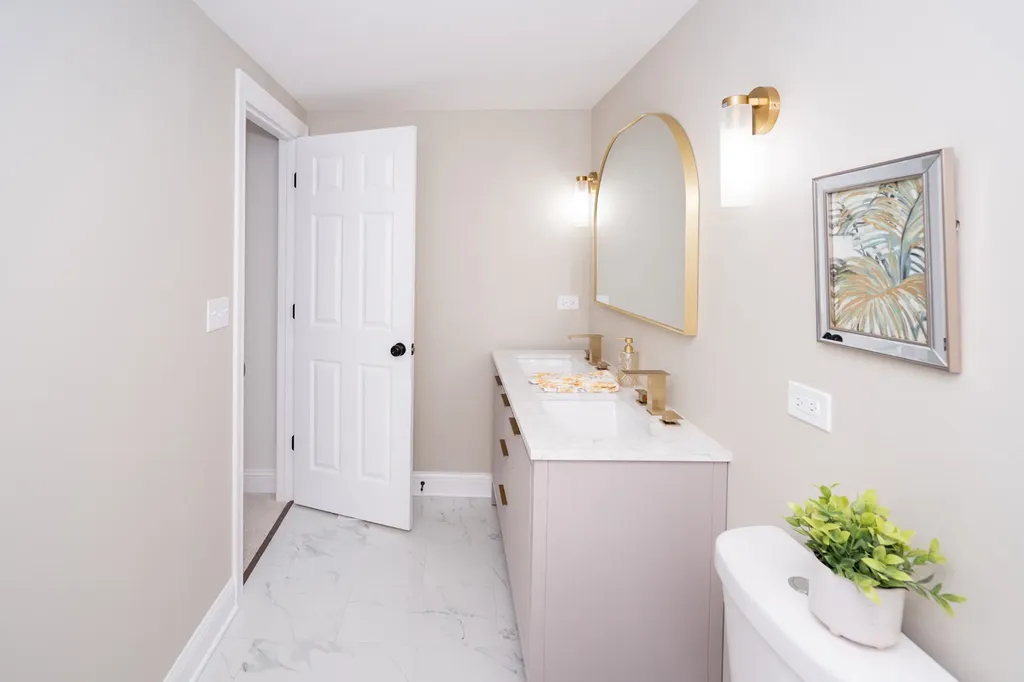 9044 South Throop Street Chicago IL 60620