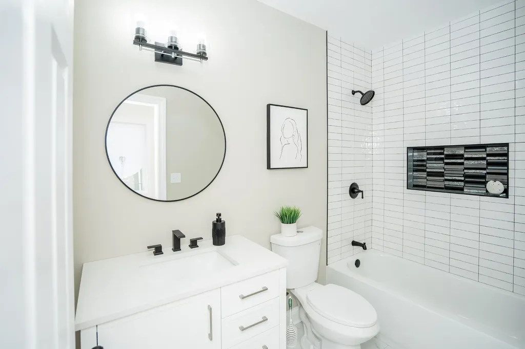 9044 South Throop Street Chicago IL 60620