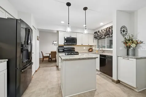 606 Arlington Lane South Elgin IL 60177