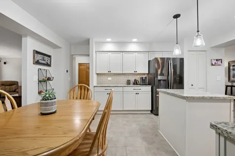 606 Arlington Lane South Elgin IL 60177